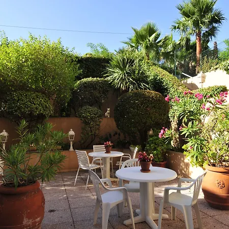 Residhotel Maupassant 3* Канны