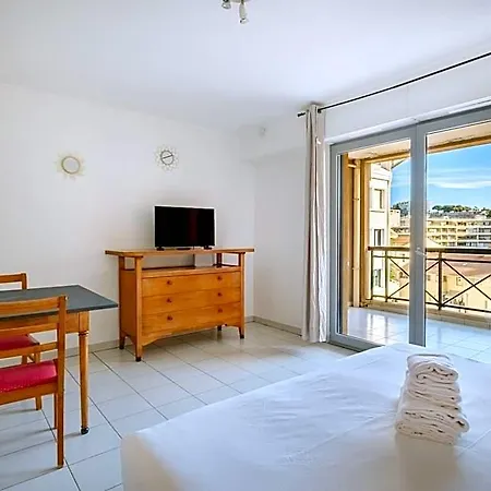 Ξενοδοχείο με διαμερίσματα Residhotel Maupassant 3*