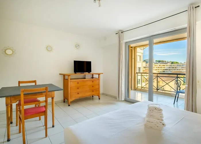 Appart hôtel Residhotel Maupassant 3*