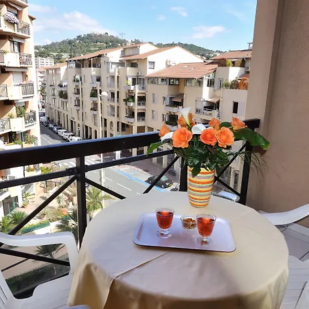 Appart hôtel Residhotel Maupassant 3*
