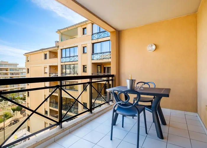 Residhotel Maupassant Hotel apartamentowy 3*