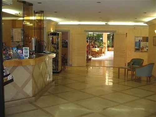 Residhotel Maupassant Hotel apartamentowy 3*